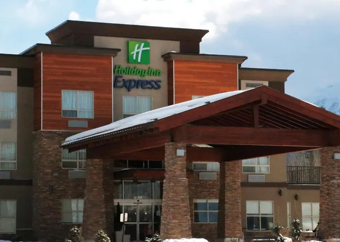 Holiday Inn Express Golden-Kicking Horse By Ihg